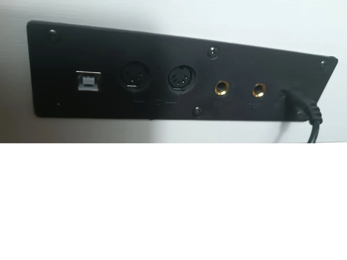 PIANO DIGITAL DE 88 TECLAS DE ACCION DE MARTILLO PROGRESIVO,USB,MIDI ALDE AUDIO TK88HPRO