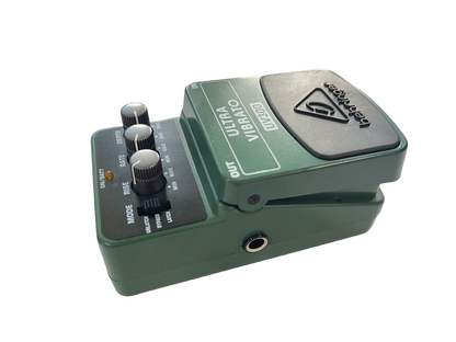 PEDAL UV300 ULTRA VIBRATO BEHRINGER VABEHUV300