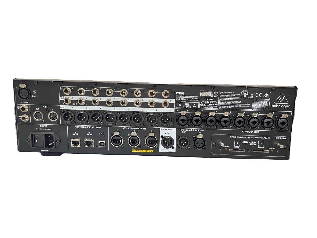 CONSOLA MEZCLADORA DE 48 CANALES 16 PROCESOS 8 PREAMPLIFICADORES CON HARD CASE INCLUIDO BEHRINGER WING